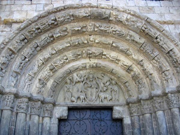 Portada de la iglesia de San Miguel